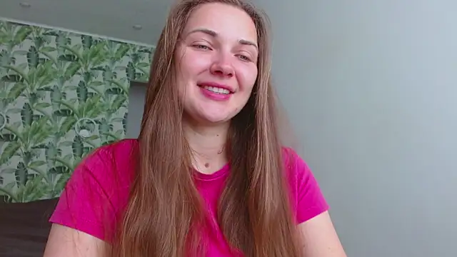 Snapshot of Olivia_shine chatting on 05/30/26, 04:20 Olivia shine online show from 05/30/26, 04:20