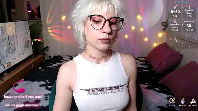 Snapshot of _Moonlight_t chatting on 12/18/25, 09:37 Moonlight t online show from 12/18/25, 09:37