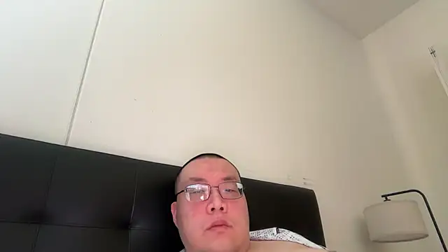 Snapshot of slaveasianboy chatting on 12/14/25, 02:00 slaveasianboy online show from 12/14/25, 02:00