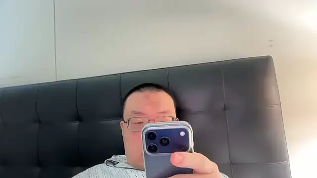 Snapshot of slaveasianboy chatting on 04/21/26, 04:23 slaveasianboy online show from 04/21/26, 04:23