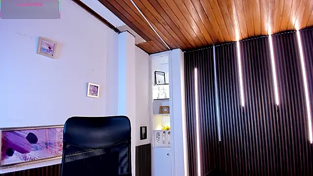 victoria mooree online show from 03/10/26, 04:12