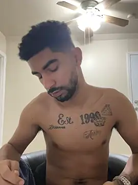 Snapshot of London2Toxic chatting on 12/21/24, 09:25 London2Toxic online show from 12/21/24, 09:25