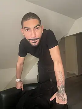 Snapshot of London2Toxic chatting on 03/14/25, 11:32 London2Toxic online show from 03/14/25, 11:32