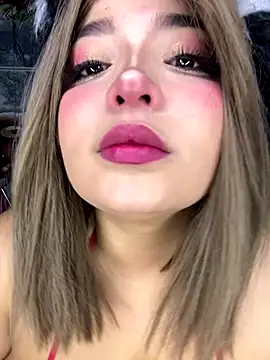 Snapshot of CharlotteMillers chatting on 12/04/25, 04:44 CharlotteMillers online show from 12/04/25, 04:44