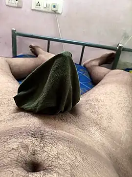 Tamil Chennai Men online show from 04/17/26, 03:31