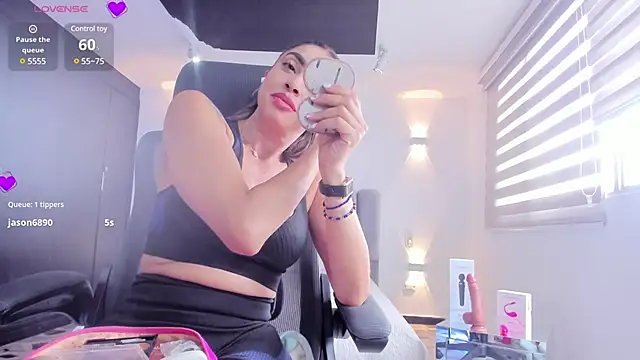 AnaRuiz online show from 02/07/25, 06:24