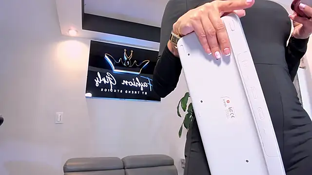 AnaRuiz online show from 11/14/25, 02:16