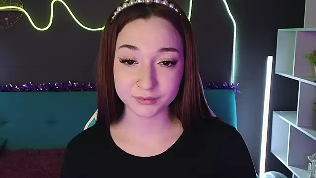 YasmineWest online show from 12/22/24, 06:39