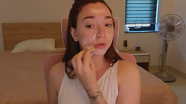 Snapshot of YasmineWest chatting on 03/18/26, 12:14 YasmineWest online show from 03/18/26, 12:14