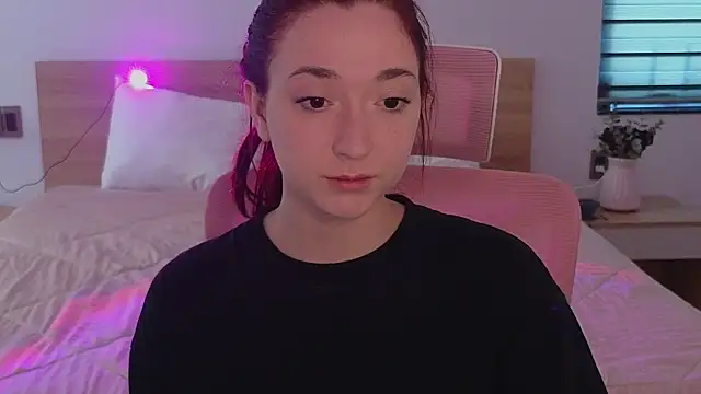 Snapshot of YasmineWest chatting on 04/25/26, 03:20 YasmineWest online show from 04/25/26, 03:20