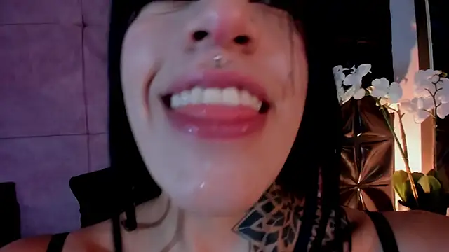 cattleya jensen  online show from 12/13/24, 05:21