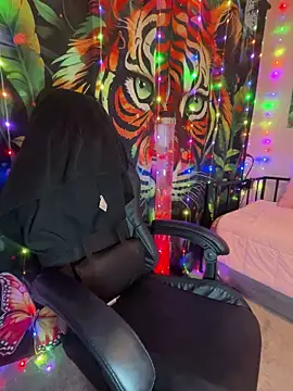 fatfabulous1981 online show from 03/15/25, 05:19