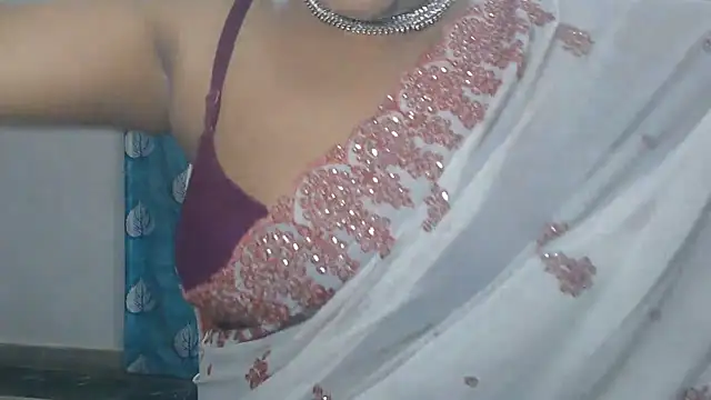 Snapshot of Sophia_your chatting on 07/11/26, 05:21 Sophia your online show from 07/11/26, 05:21
