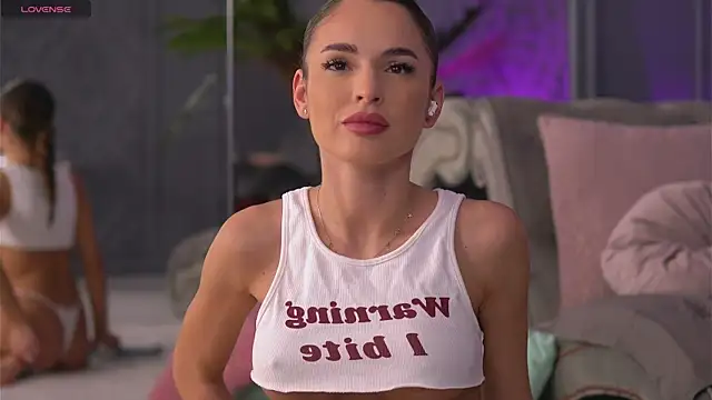 Snapshot of EsmeAinsley chatting on 12/27/24, 11:42 EsmeAinsley online show from 12/27/24, 11:42