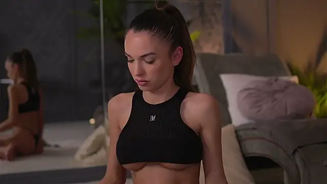 Snapshot of EsmeAinsley chatting on 01/25/25, 03:19 EsmeAinsley online show from 01/25/25, 03:19