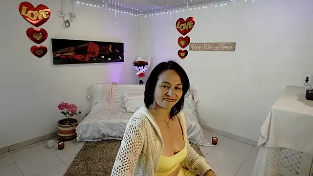 lollita 23  online show from 04/11/26, 07:18