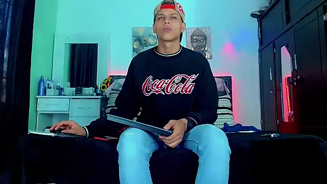 Liamscott  online show from 09/12/25, 09:04