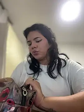 JulianaCastillo online show from 02/09/25, 08:44