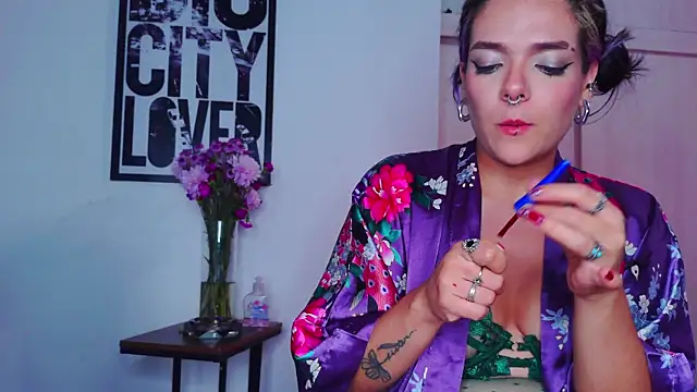 purple em69 online show from 09/21/25, 04:47