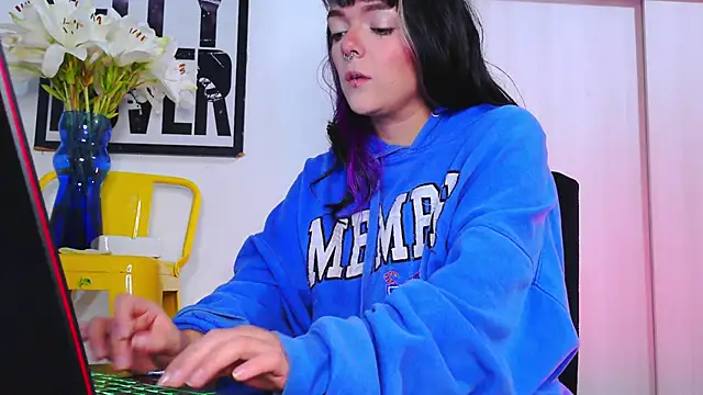 purple em69 online show from 11/16/25, 06:52