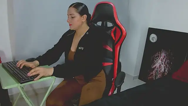 Snapshot of Noamartin_ chatting on 04/14/26, 01:11 Noamartin online show from 04/14/26, 01:11