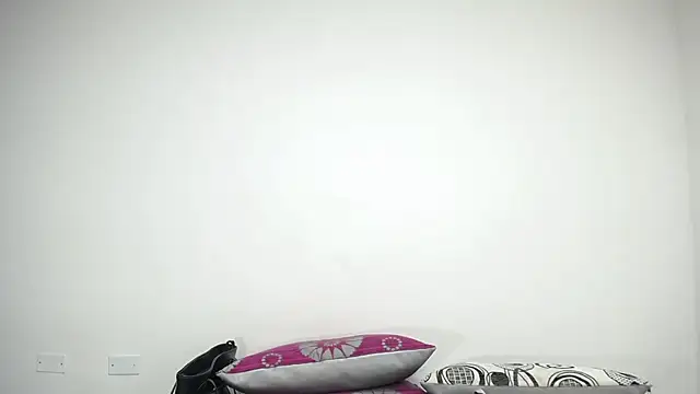 Snapshot of CrushOnMe_ chatting on 05/15/26, 01:56 CrushOnMe online show from 05/15/26, 01:56