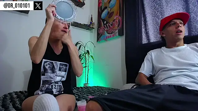 Snapshot of HillAndJack333 chatting on 10/25/25, 12:13 HillAndJack333 online show from 10/25/25, 12:13