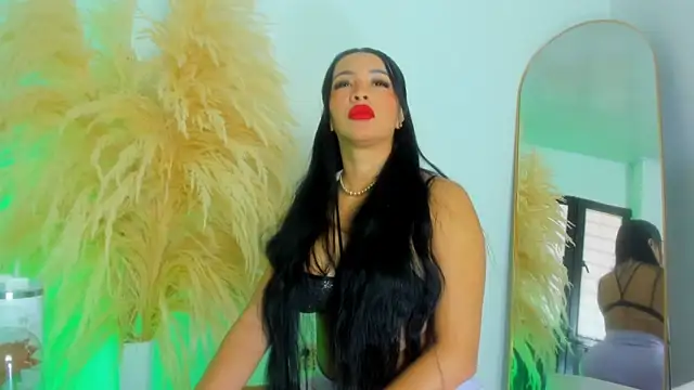 Snapshot of greicyass chatting on 11/11/25, 02:17 greicyass online show from 11/11/25, 02:17