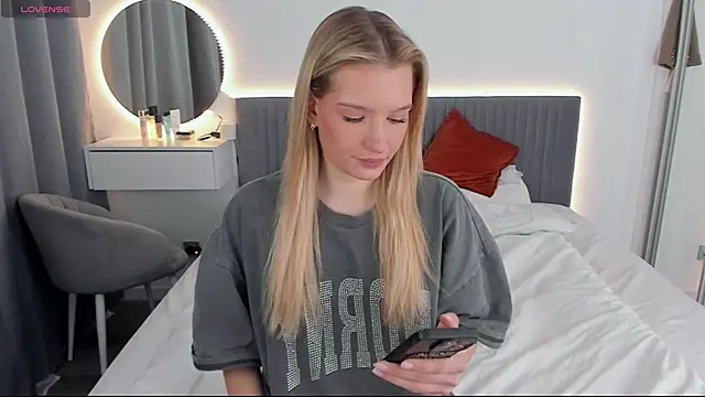 CassieRayss online show from 02/11/25, 12:16