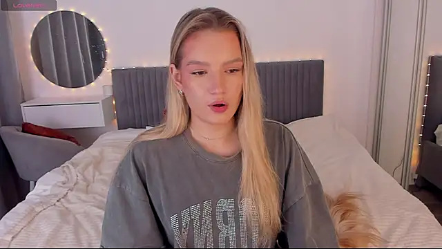 CassieRayss online show from 12/17/25, 07:47