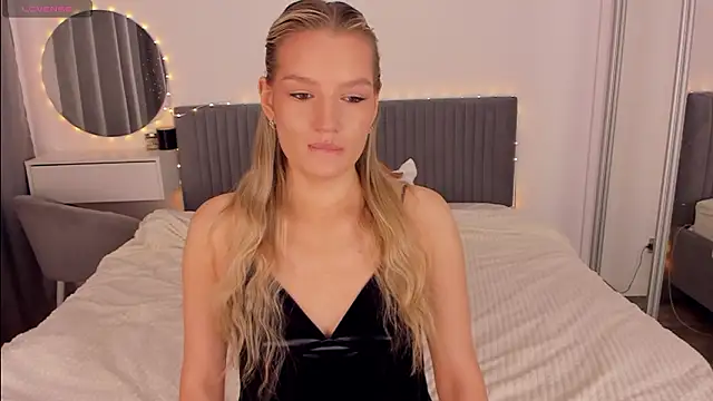 CassieRayss online show from 03/18/26, 08:39