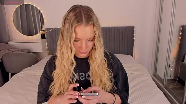 CassieRayss online show from 04/17/26, 02:20