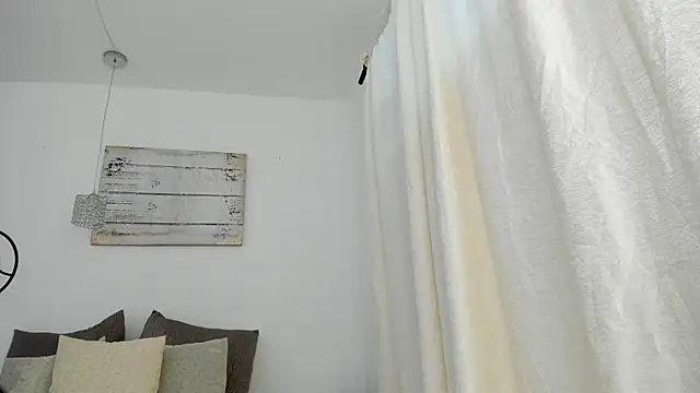 emma castilloo online show from 03/06/25, 10:15