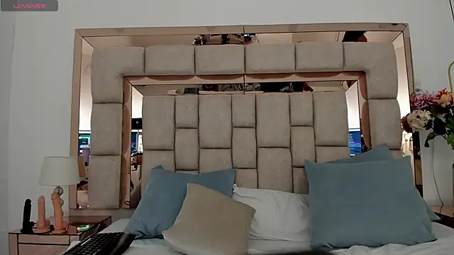 emma castilloo online show from 11/03/25, 10:05