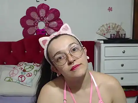 Snapshot of Angela_18honey chatting on 02/06/26, 12:48 Angela 18honey online show from 02/06/26, 12:48