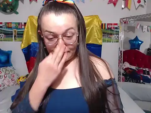 Snapshot of Angela_18honey chatting on 07/05/26, 04:07 Angela 18honey online show from 07/05/26, 04:07