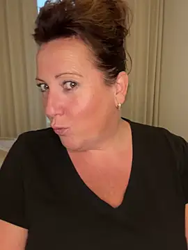 xsexycurvymilf online show from 10/08/25, 03:20