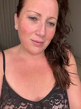Snapshot of xsexycurvymilf chatting on 04/20/26, 02:31 xsexycurvymilf online show from 04/20/26, 02:31