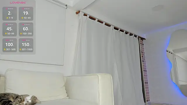 Snapshot of sara_evans02 chatting on 01/13/26, 04:40 sara evans02 online show from 01/13/26, 04:40