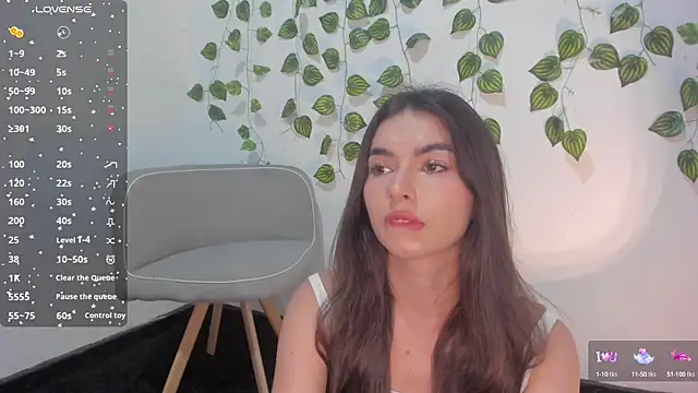 Snapshot of Coralinee_01 chatting on 12/10/24, 01:00 Coralinee 01 online show from 12/10/24, 01:00