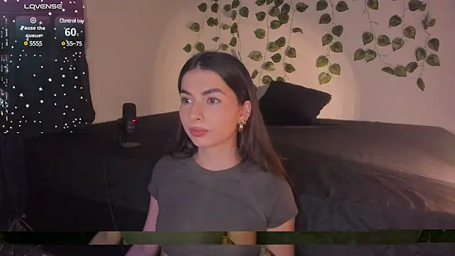 Snapshot of Coralinee_01 chatting on 12/21/24, 12:20 Coralinee 01 online show from 12/21/24, 12:20