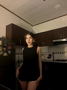 Coralinee 01 online show from 11/21/25, 12:21