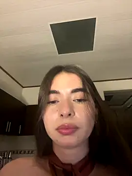 Coralinee 01 online show from 12/17/25, 02:28