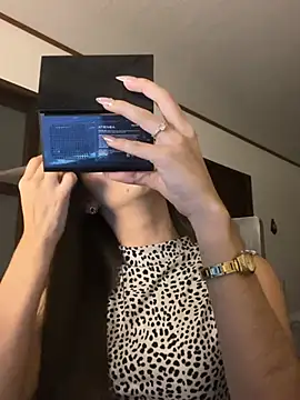 Snapshot of Coralinee_01 chatting on 04/24/26, 11:18 Coralinee 01 online show from 04/24/26, 11:18