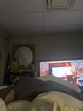 Snapshot of Indyplayer chatting on 10/20/25, 11:10 Indyplayer online show from 10/20/25, 11:10