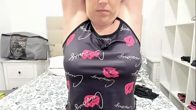 emmita69  online show from 11/17/25, 10:37