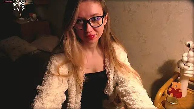 Snapshot of Lina_Roo chatting on 04/22/26, 05:58 Lina Roo online show from 04/22/26, 05:58