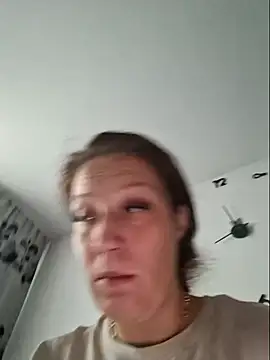 Snapshot of VanessaSquirtt chatting on 09/11/25, 06:02 VanessaSquirtt online show from 09/11/25, 06:02