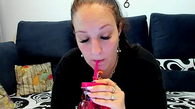Snapshot of VanessaSquirtt chatting on 06/07/26, 10:52 VanessaSquirtt online show from 06/07/26, 10:52