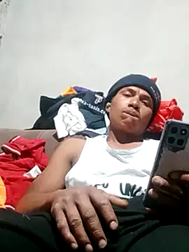 Snapshot of Moreno1813 chatting on 02/08/25, 06:33 Moreno1813 online show from 02/08/25, 06:33